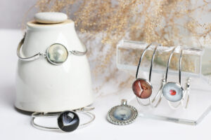 Schmuck mit Bilderweltmotiven von LHR - Beispielgestaltungen von Ketten/Anhängern und Armreifen