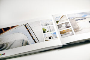 Fotografie von landwirtschaftlich genutzen Gebäude im und nach dem Entstehungsprozess. Architekturfotografie und Dokumentation.